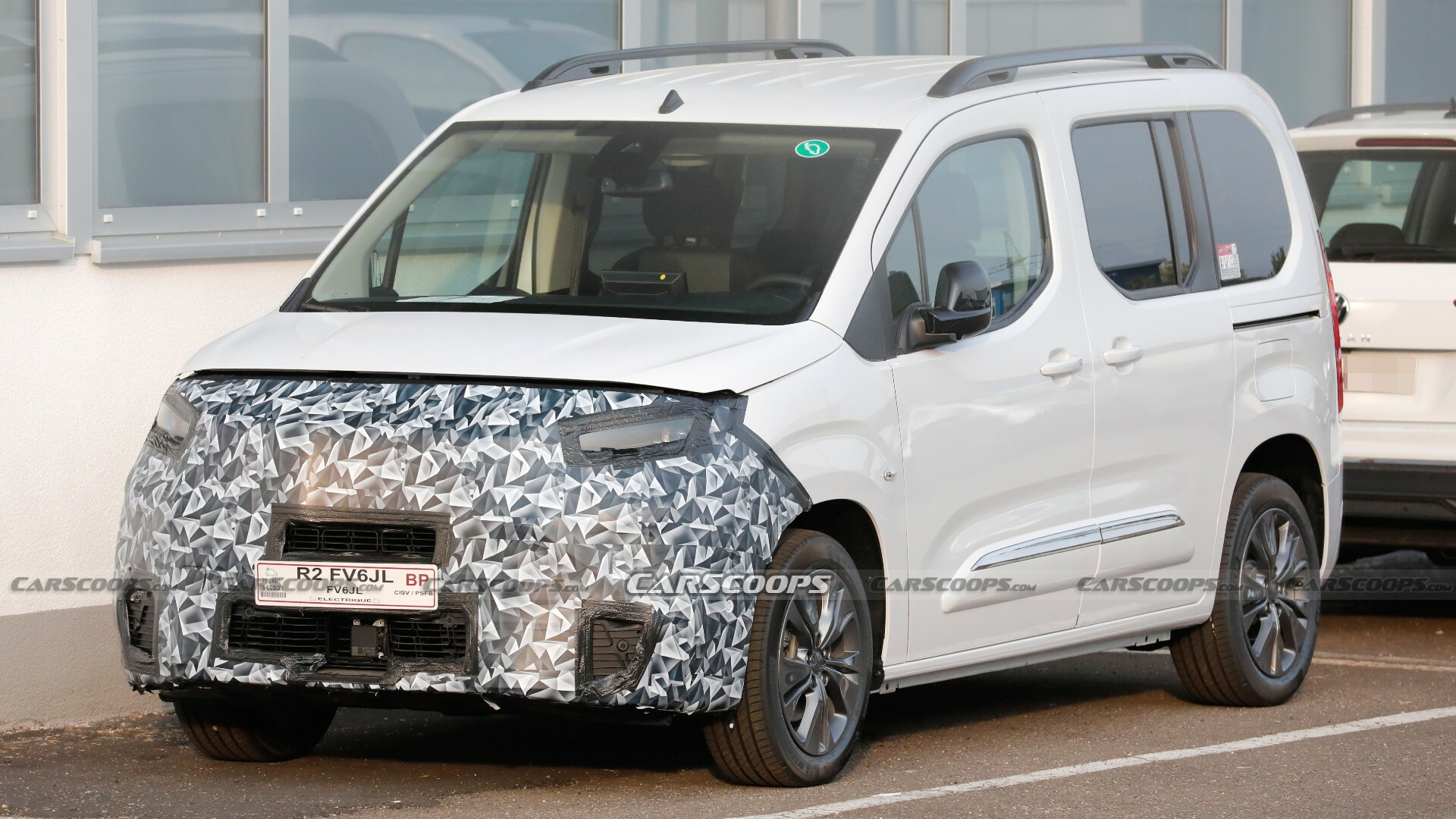 The Combo-e Life Electric Minivan Will Soon Get The Opel Visor