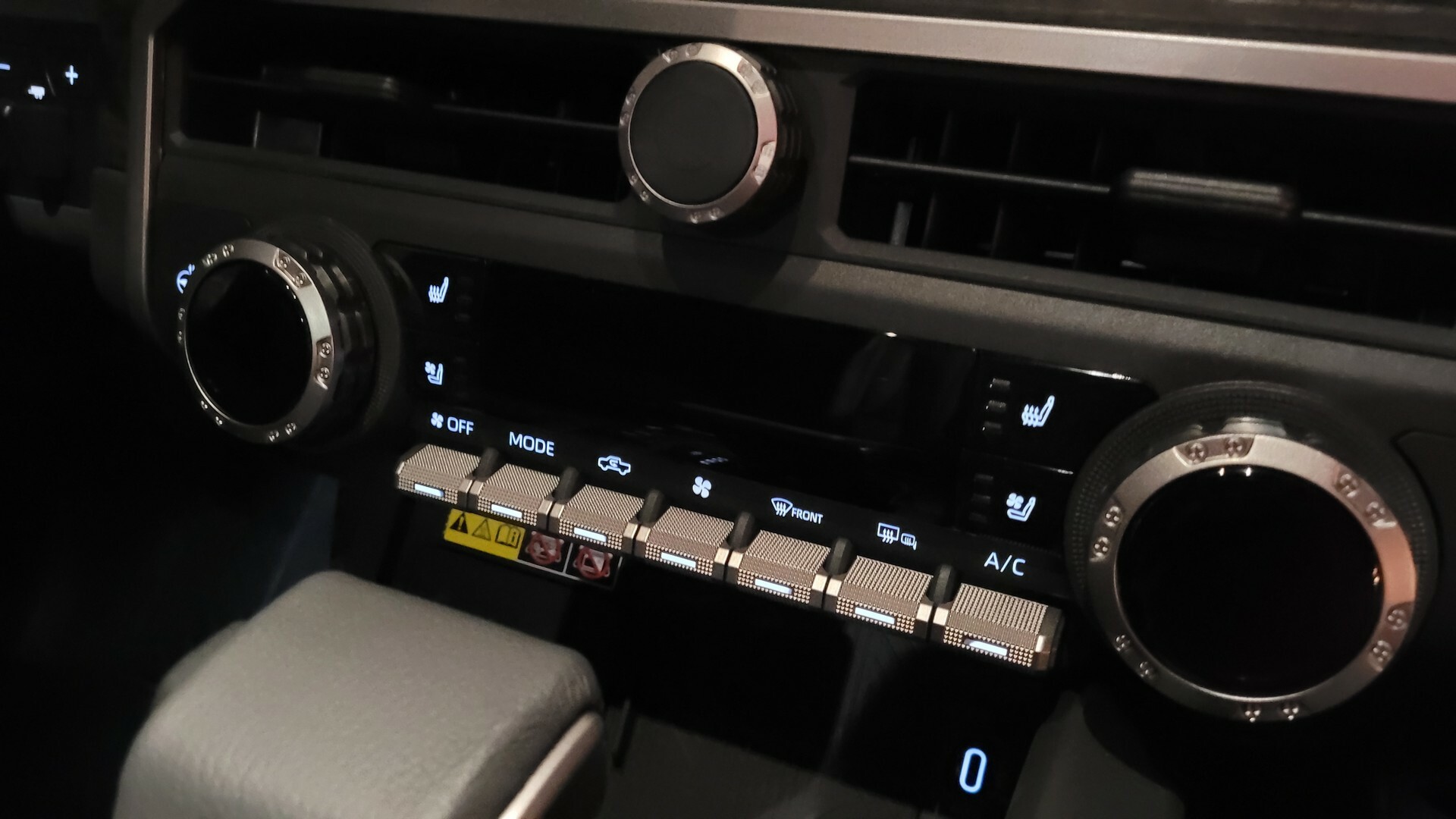 2024 Toyota Tacoma CarScoops Interior 605 203