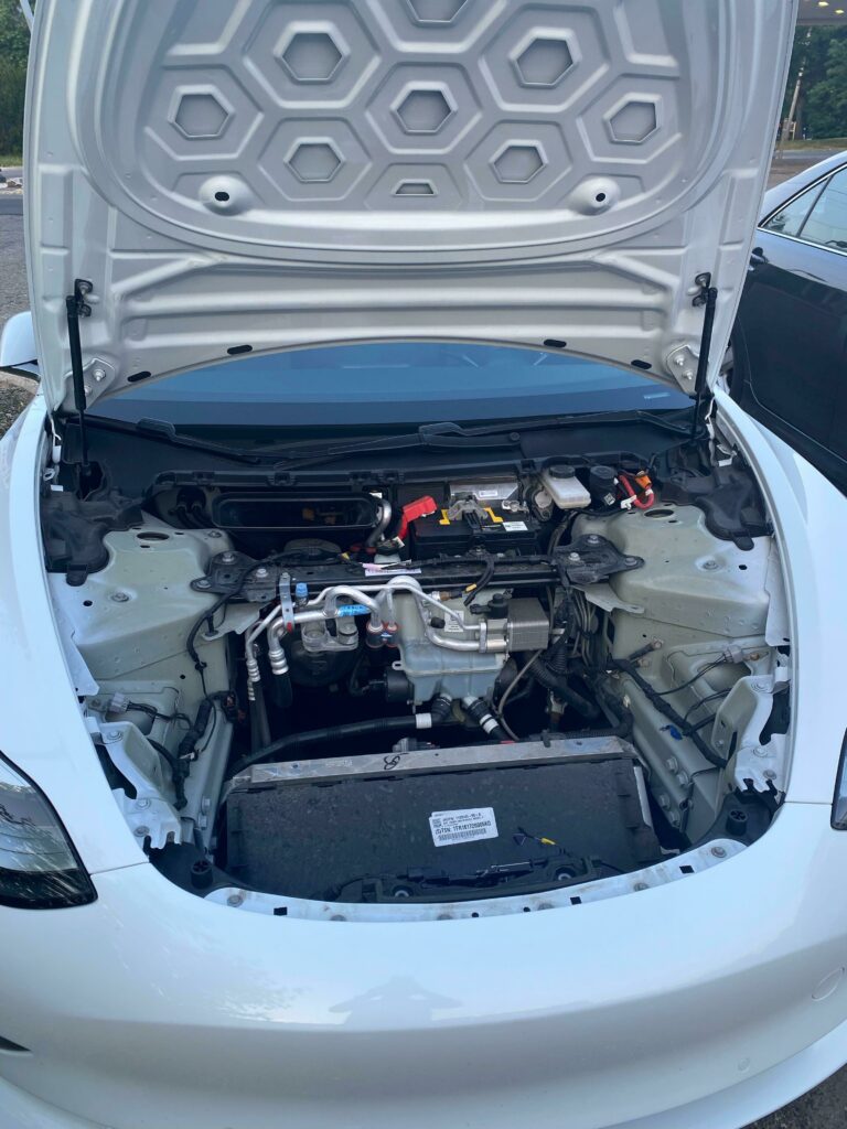  Tesla Service Center Forgets To Reinstall Frunk After Model 3 Repair