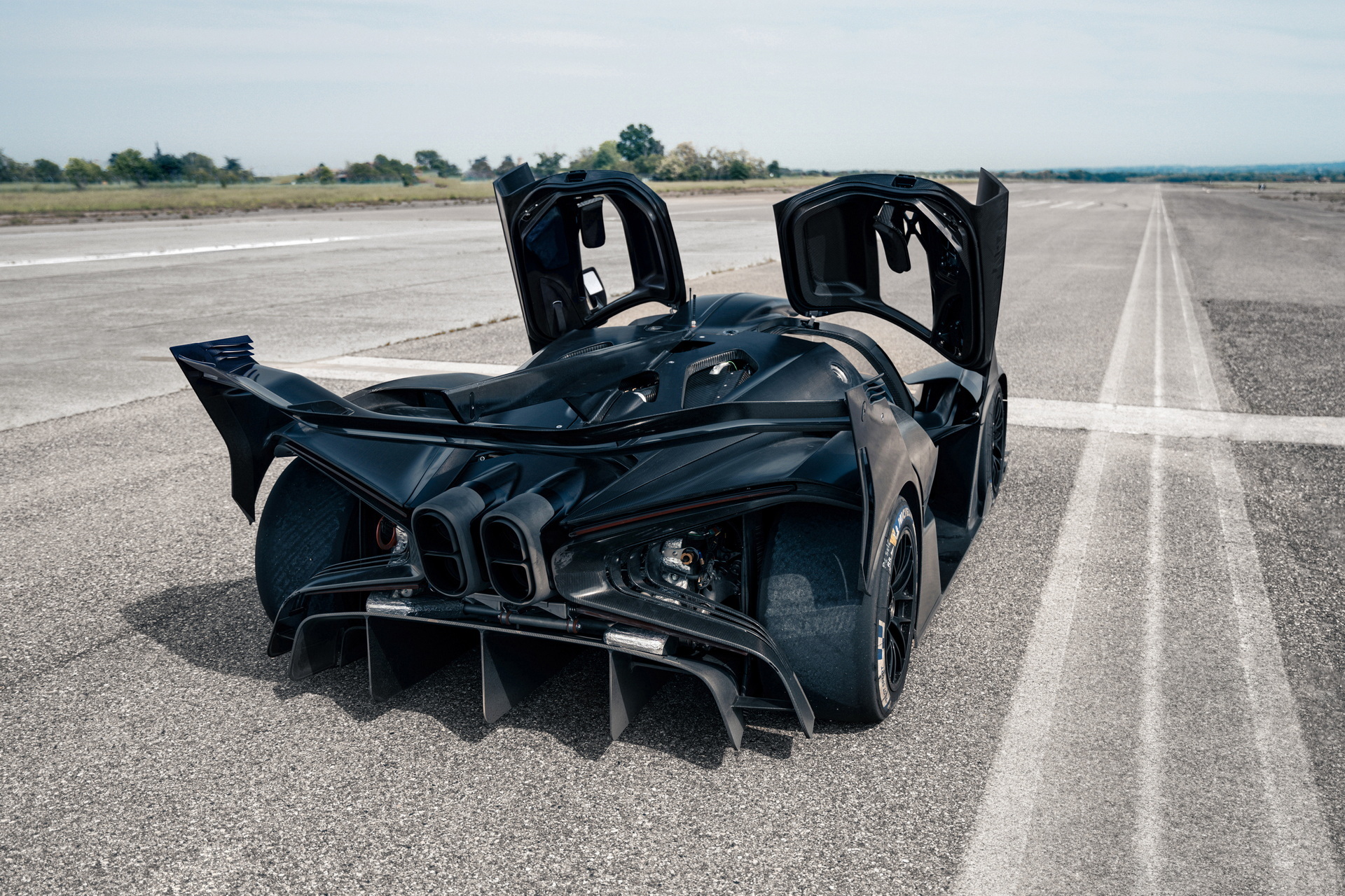 Bugatti Bolide Stripped of Its Skin Emphasizes Track-Only Intent