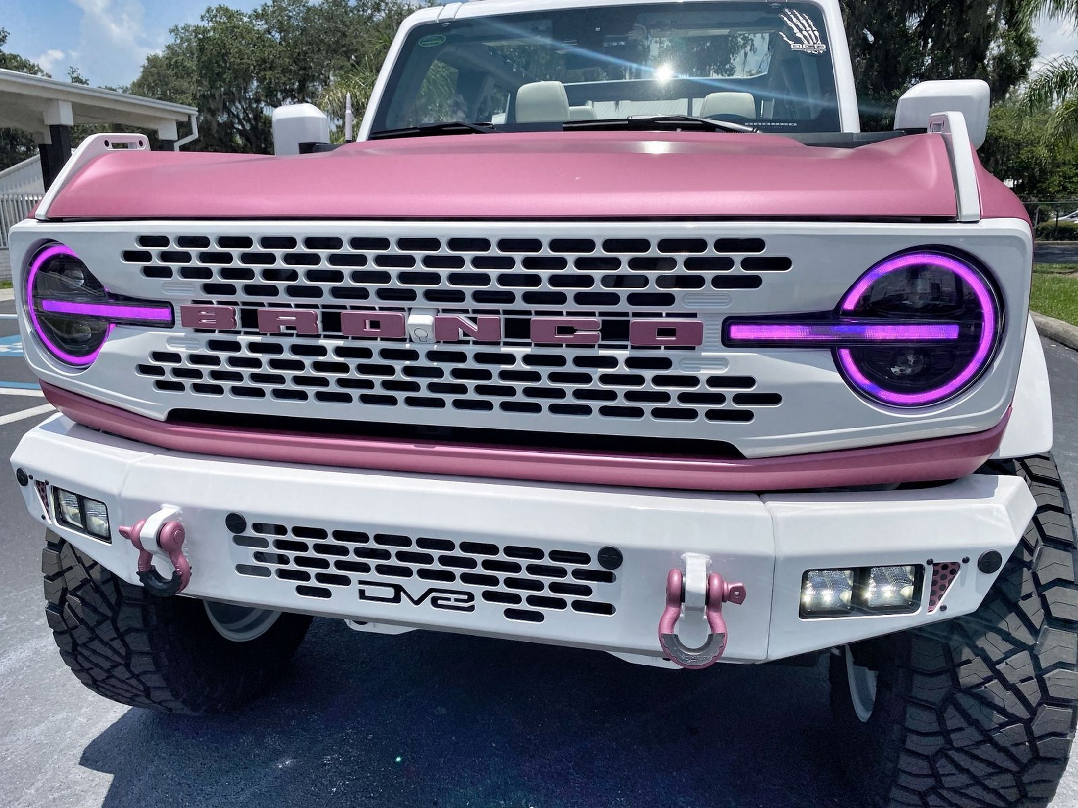 Ford Bronco Barbie Edition (15)