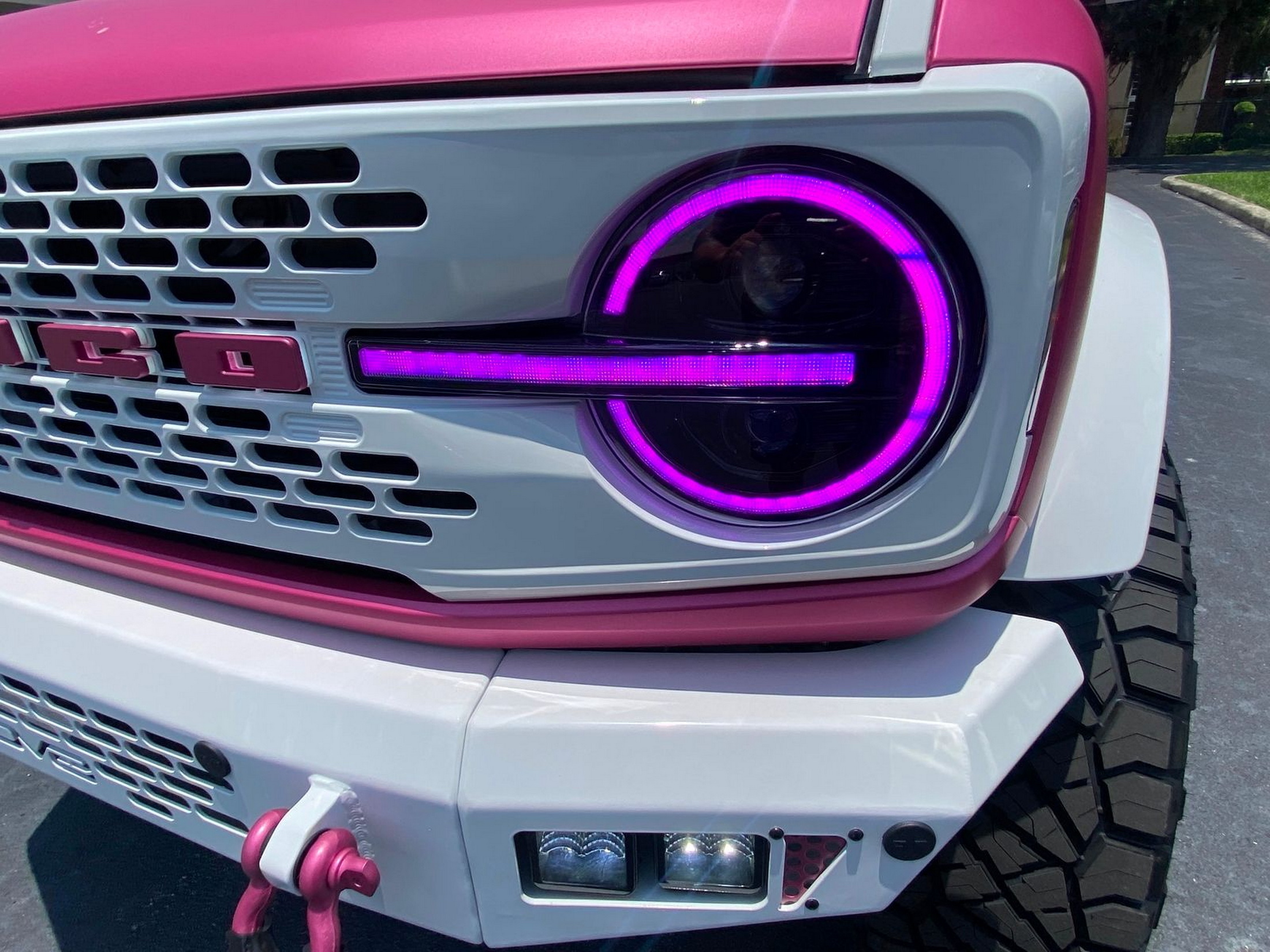 Ford Bronco Barbie Edition (16)