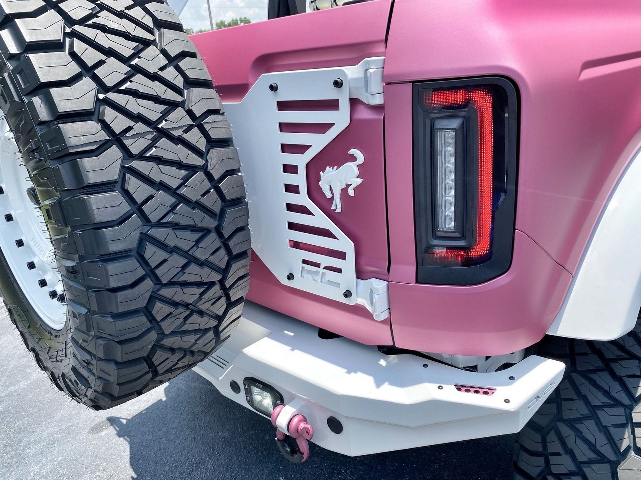 Ford Bronco Barbie Edition (17)