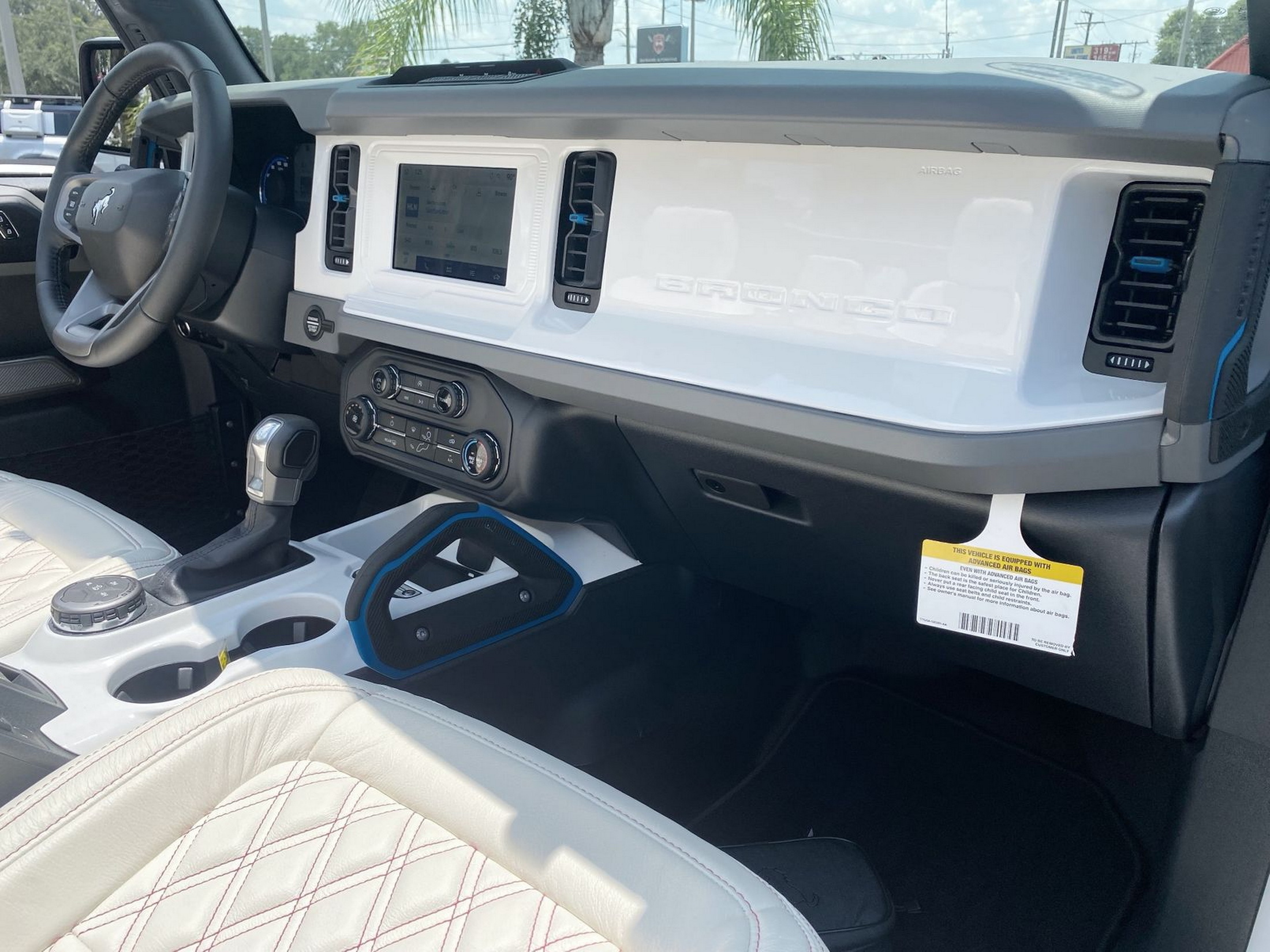 Ford Bronco Barbie Edition (19)