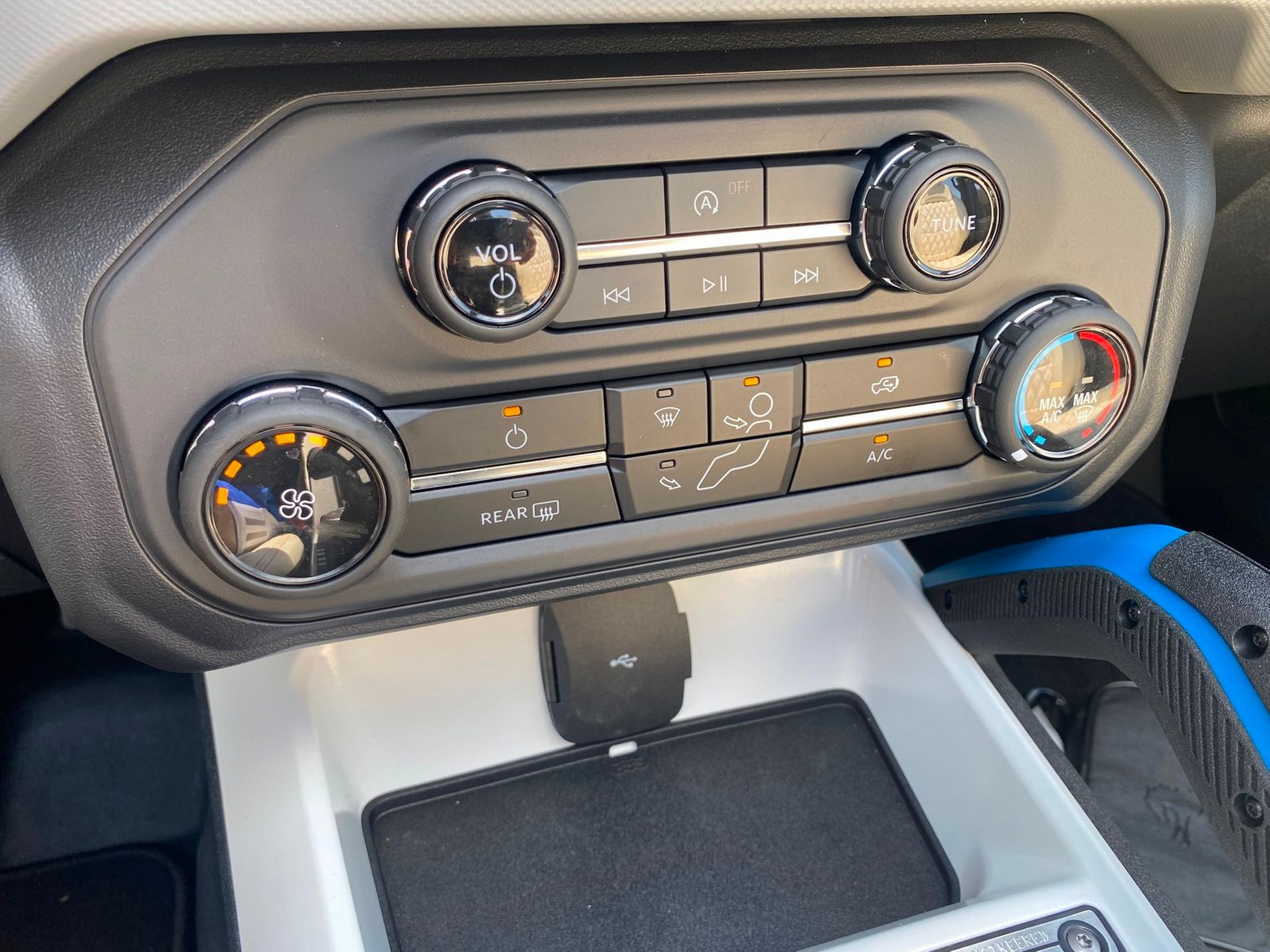 Ford Bronco Barbie Edition (26)