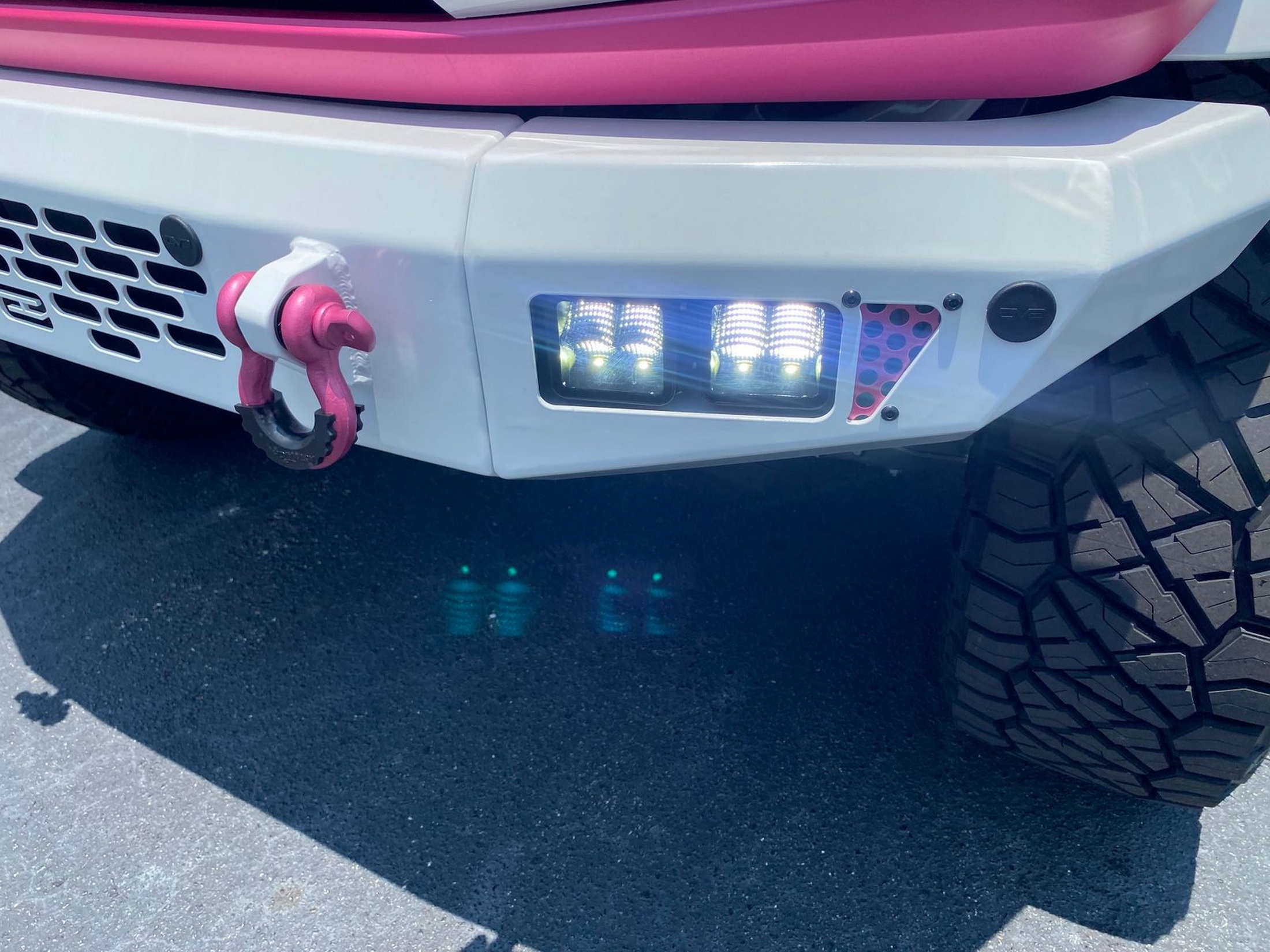 Ford Bronco Barbie Edition (32)