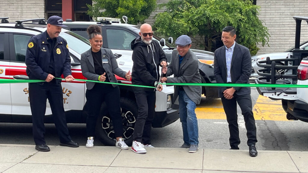  Hyundai Gifts Four Santa Cruz Trucks To Lifeguards In California