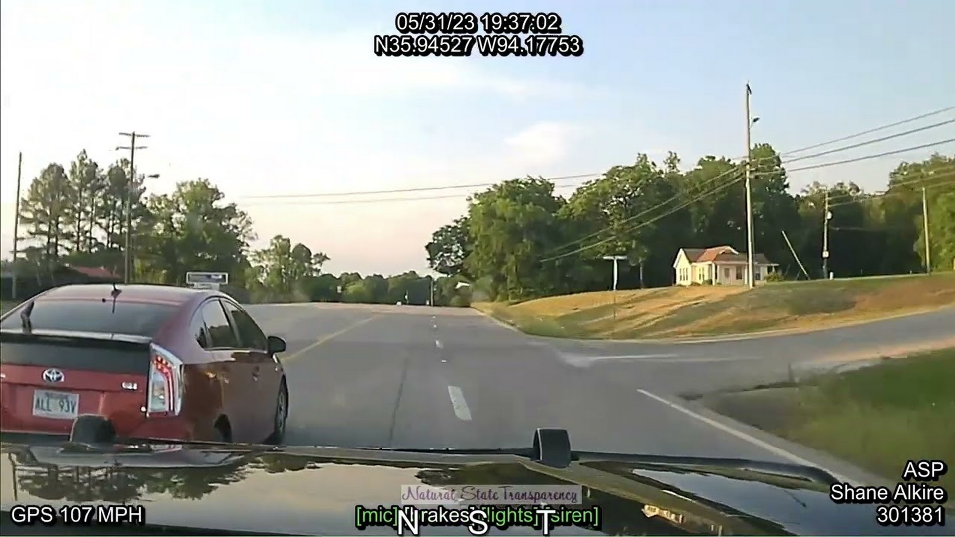Woman Fleeing Arkansas Police Crashes Into Box Truck, Splits Getaway Car In  Half