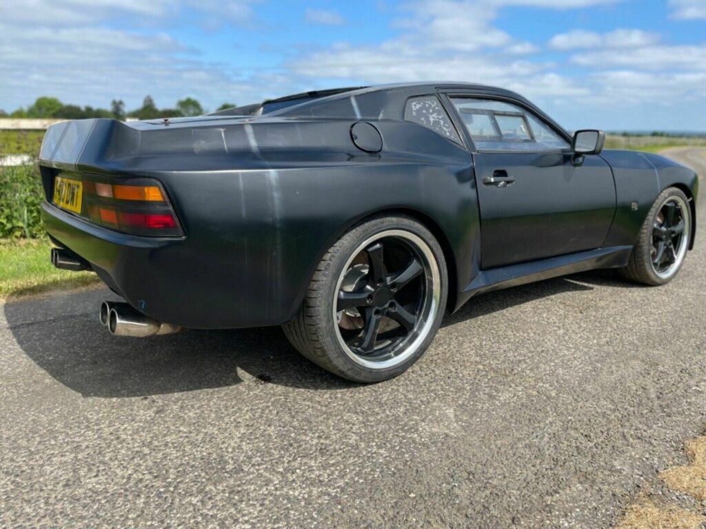  This Custom Porsche 944 Looks Like GTA&rsquo;s &lsquo;Bravado Gauntlet&rsquo; Challenger-Camaro Mishmash