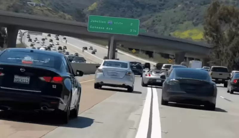  YouTuber Doug DeMuro’s Porsche Carrera GT Chased By Idiots Weaving Through Traffic