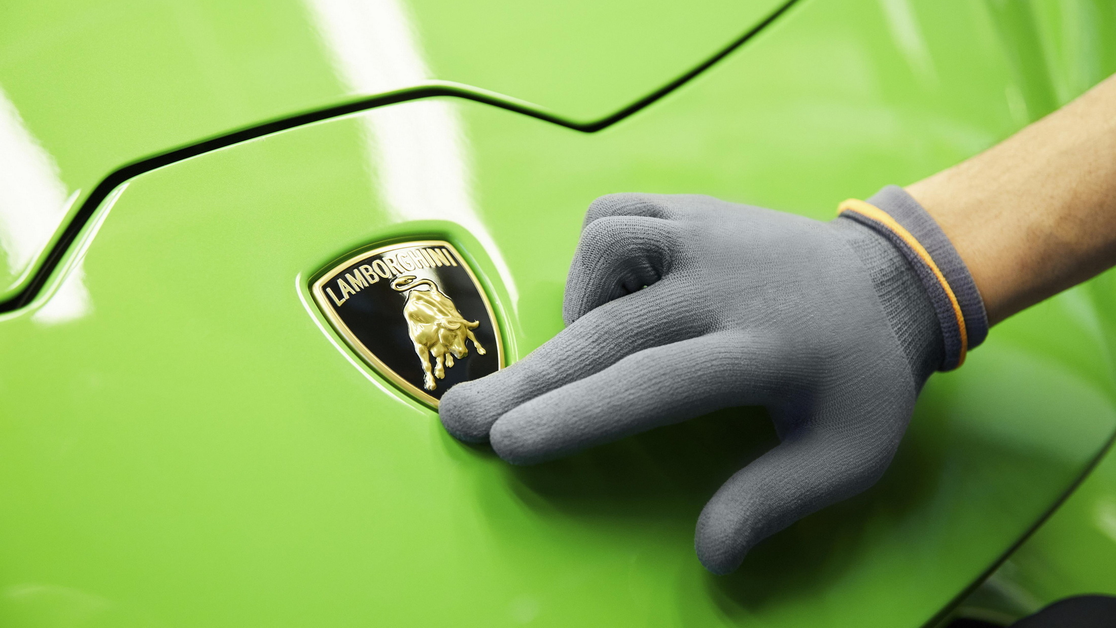 Lamborghini Urus scores new production record