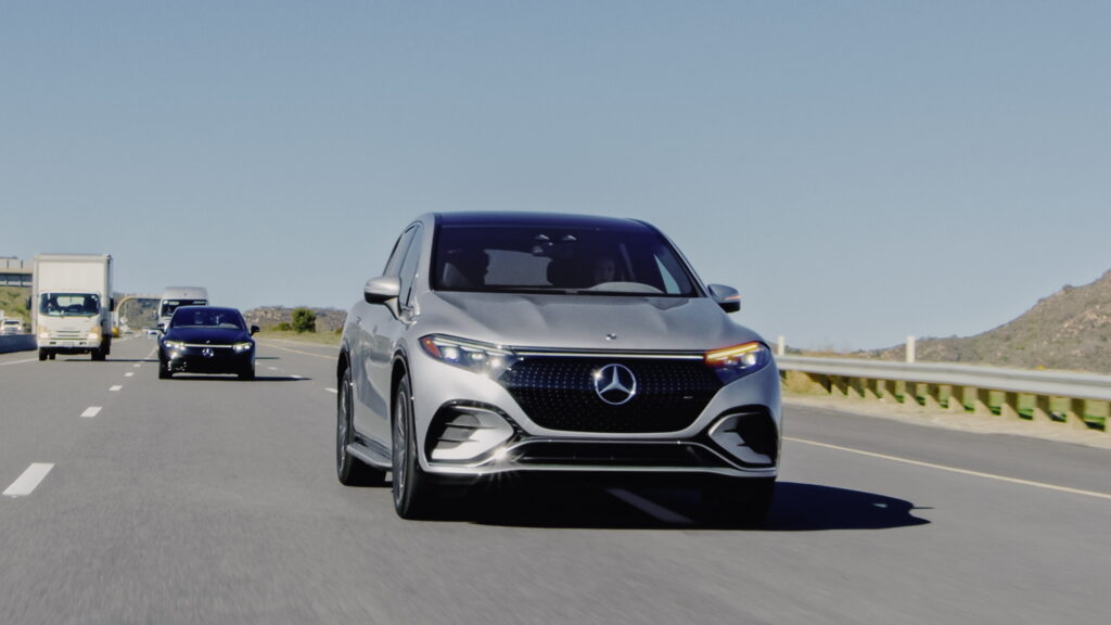  Mercedes To Offer Automatic Lane Changing Function To European Drivers Too