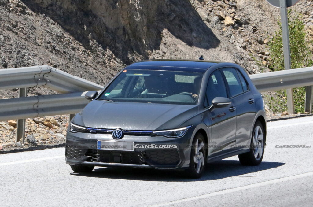 2025 VW Golf GTE Facelift Spied With Α Revised Bodykit