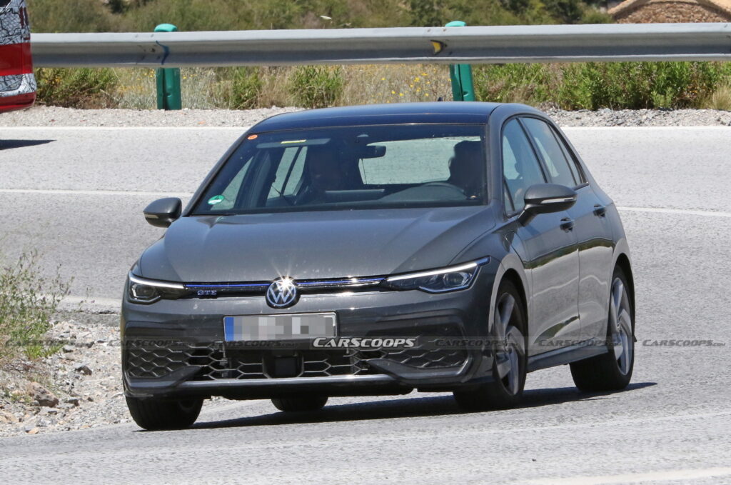 2025 VW Golf GTE Facelift Spied With Α Revised Bodykit