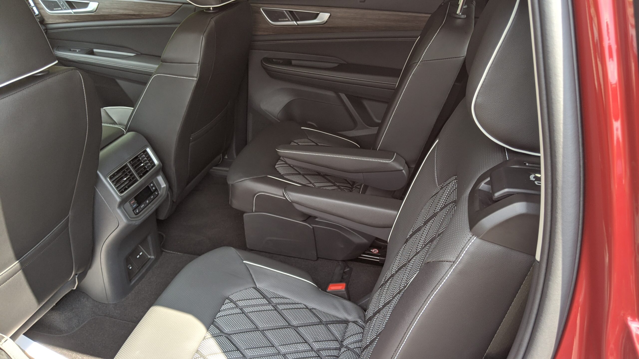 2024 Volkswagen Atlas - Stephen Rivers for Carscoops 32
