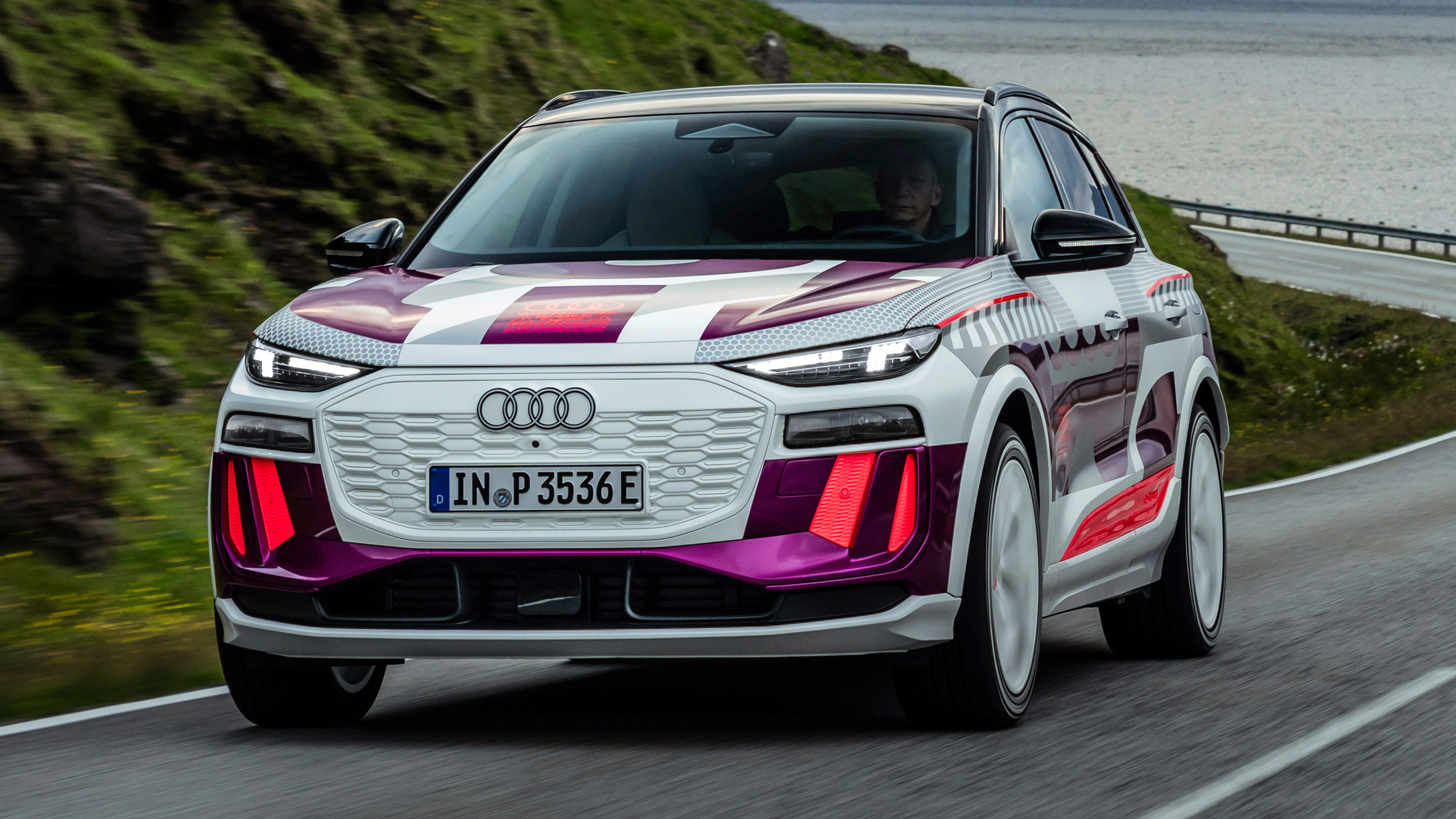 2025 Audi Q6 e-tron: Futuristic Display-Covered Dash