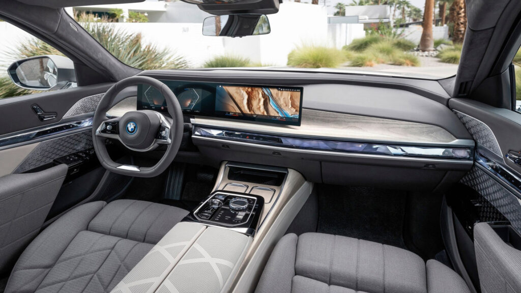 BMW 7-Series’ Fancy Dashboard ‘Interaction Bar’ Needs To Be Replaced On Certain Units