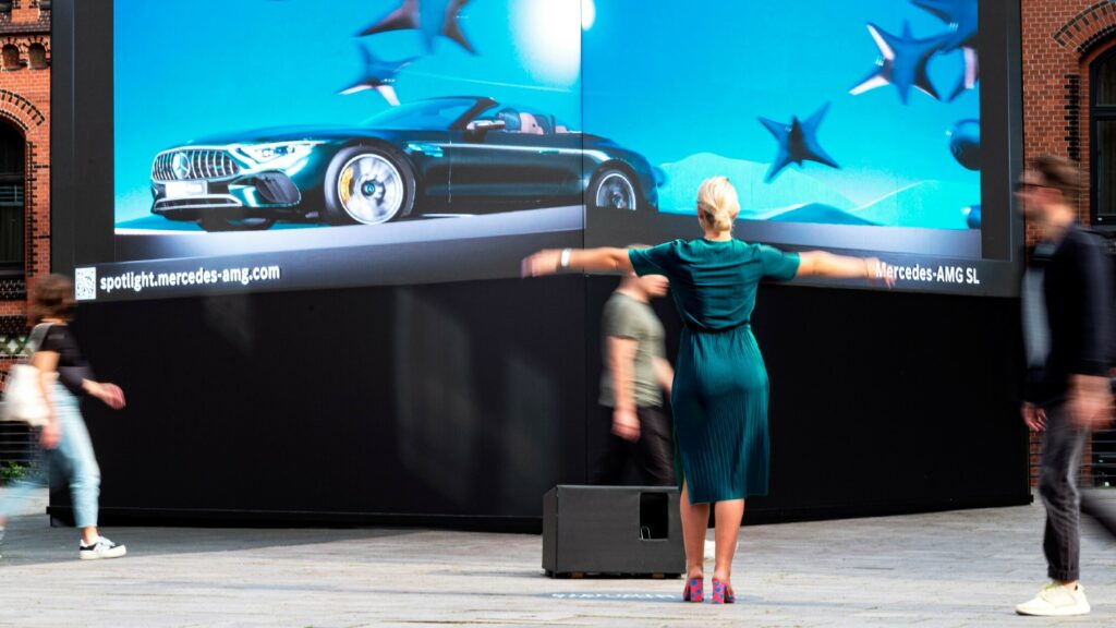  Mercedes-AMG SL 3D Billboard Interacts With Your Clothing And Gestures