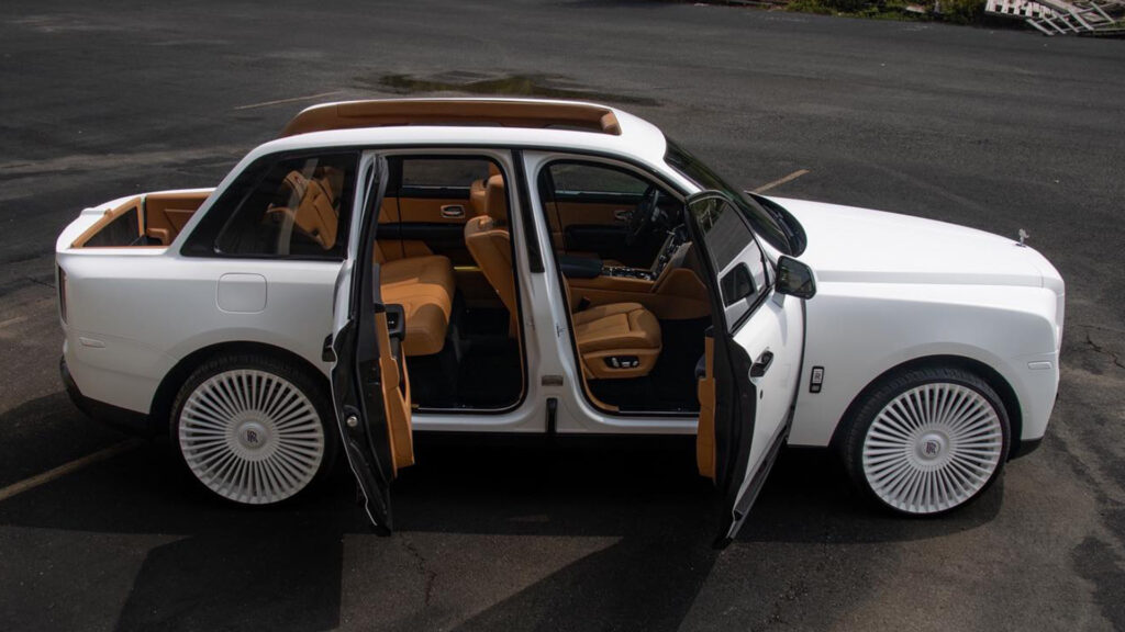  Lil Uzi Vert’s Rolls-Royce Cullinan Makes Its Best Impression Of A Mercedes Landaulet