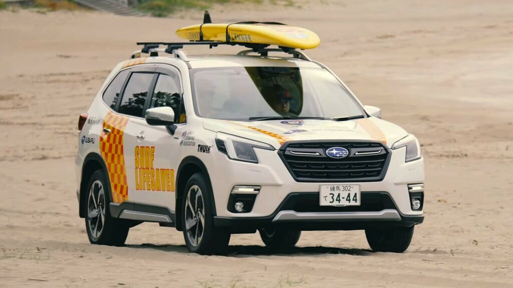  Subaru Supports Japan’s Beach Lifesavers With Foresters And Crosstreks