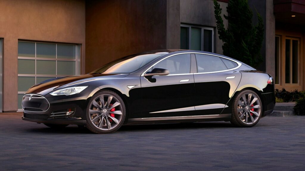  $4,500 Bill To Unlock Extra Battery Capacity Has People Taking Sides Between Tesla And Customer