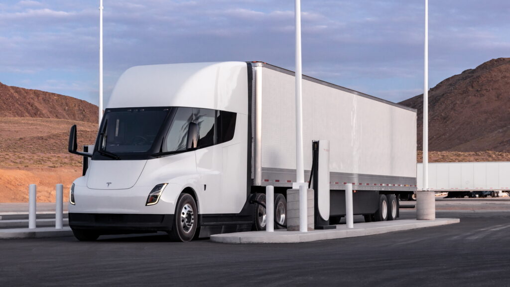  Tesla Seeks Nearly $100 Million In Gov’t Funds To Create California-Texas Electric Semi Charging Network