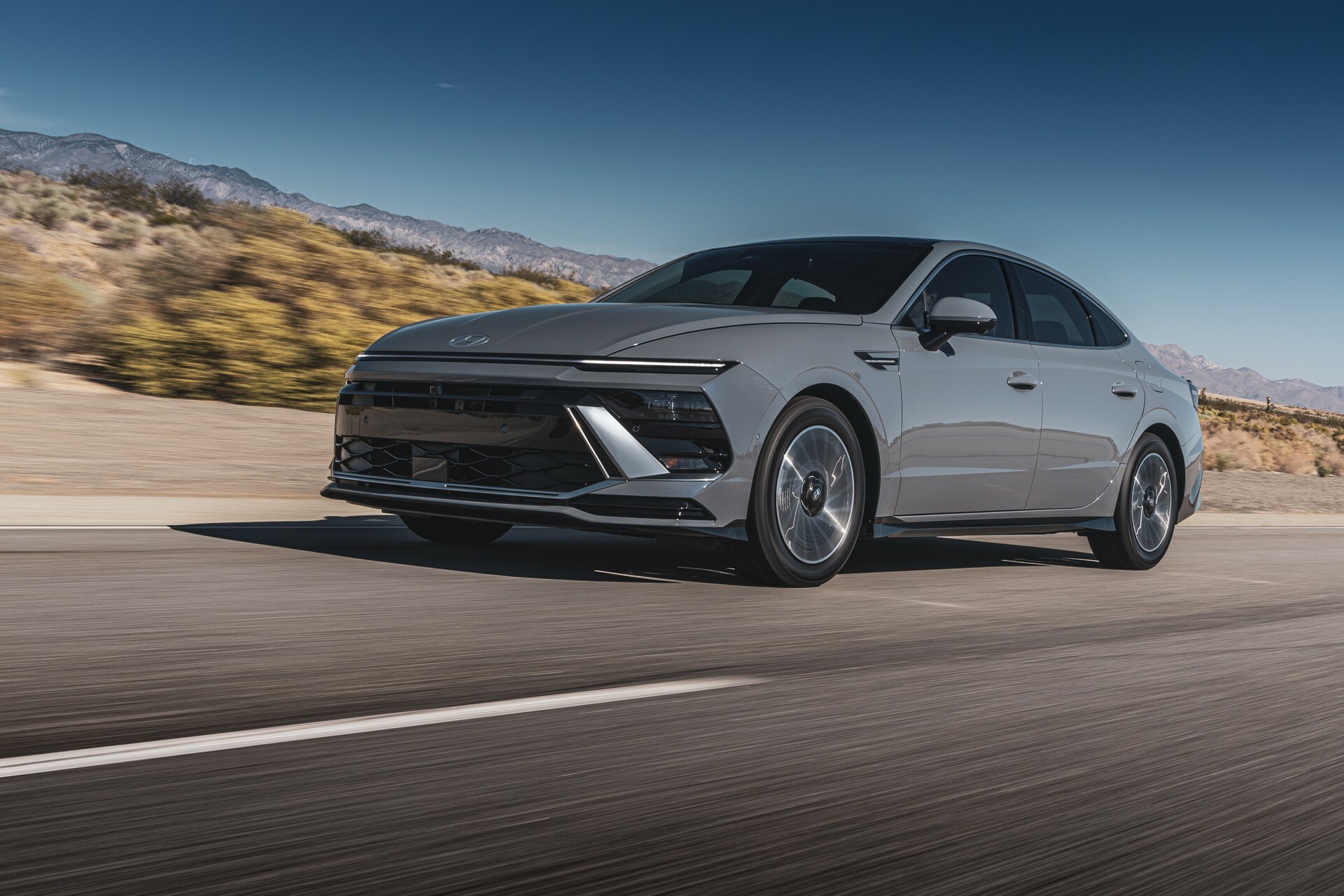 2024 Hyundai Sonata Hybrid 830_17