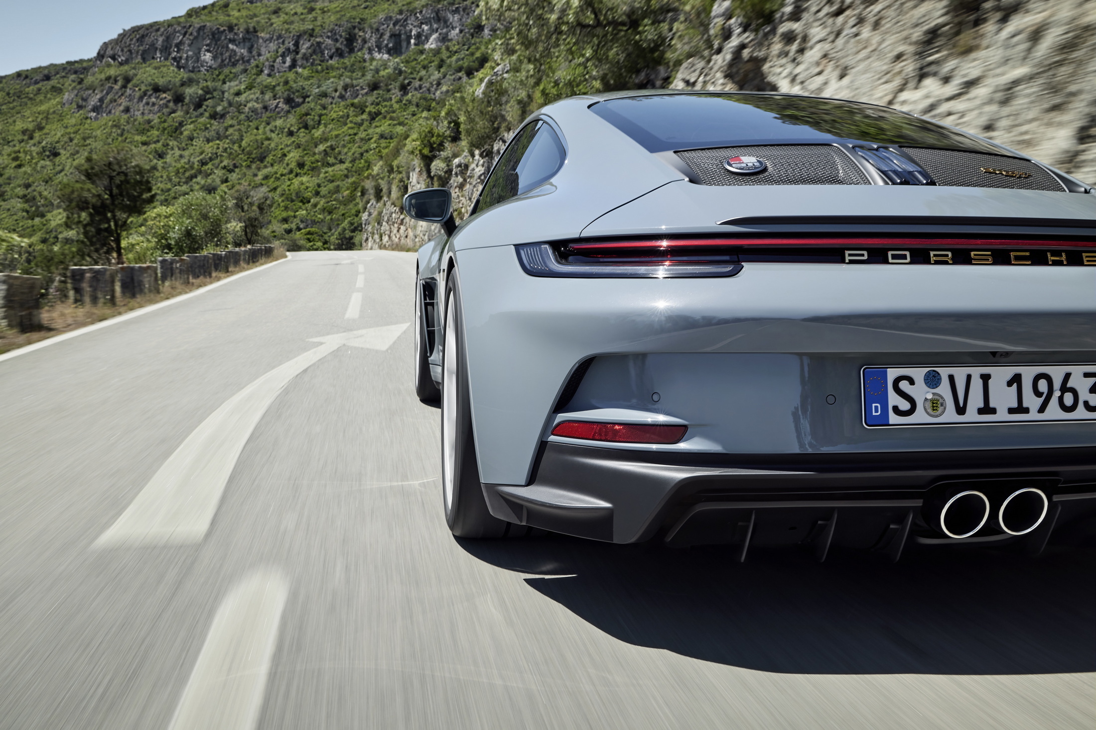 2024 Porsche 911 S/T: The Lightest 992 Gets GT3 RS Engine, Manual ...