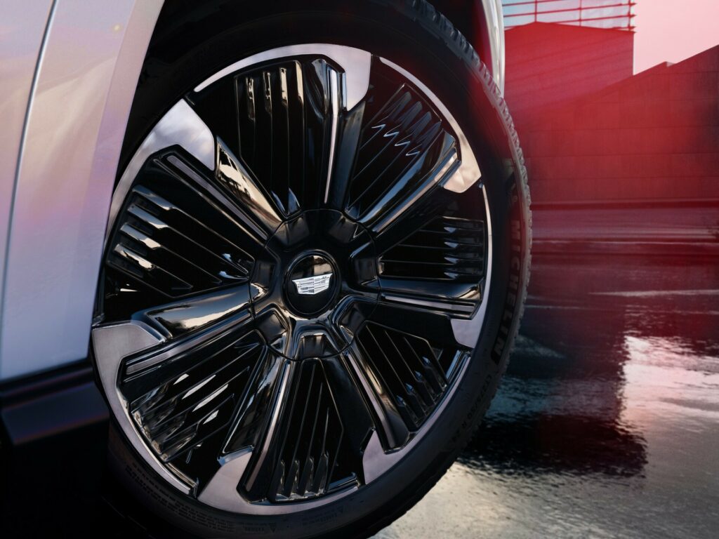 2025 Cadillac Escalade IQ Is A $130k Flagship Electric SUV With 450 Mile  Range | Carscoops
