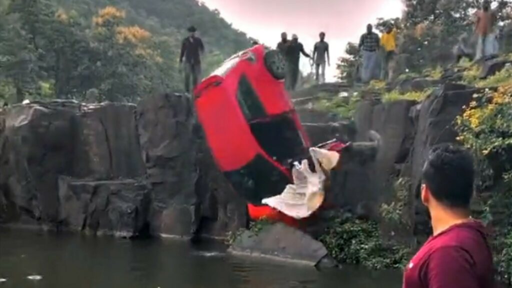  Honda Falls Into A Pond After Driver Fails To Engage Handbrake