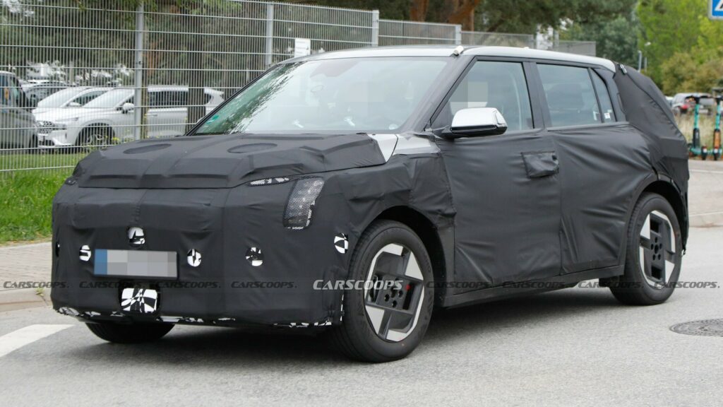  Kia EV4 Sub-Compact SUV Spied For The First Time With Production-Ready Looks