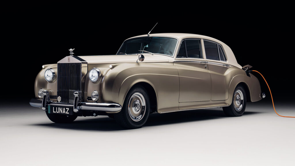  Lunaz Transforms 1960 Rolls-Royce Silver Cloud II Into An EV For Hotel Use