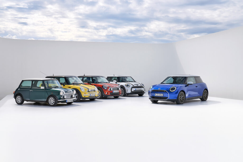 2025 Mini Cooper S Finally Reveals Its Grown-Up New Look And EV Styling  Cues
