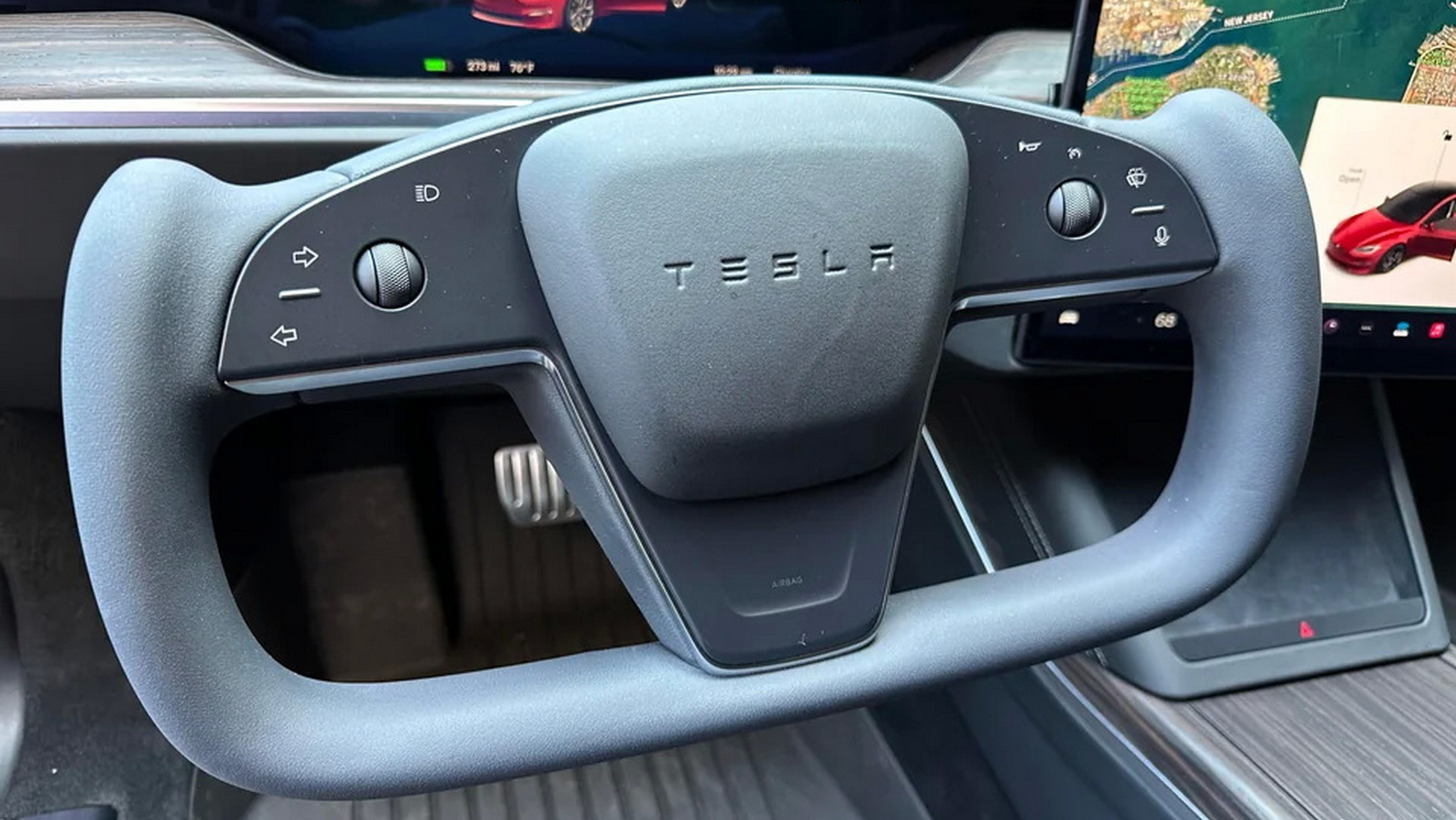 Tesla Model S refresh features radical steering yoke, 520-mile range - CNET