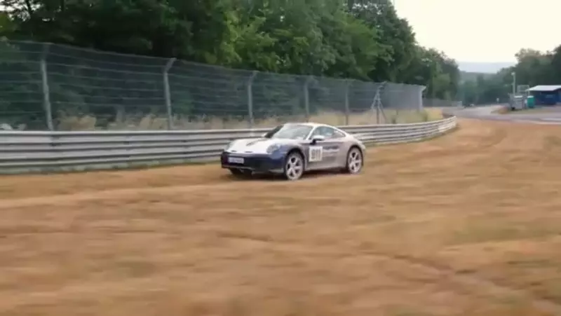 Mira cómo el Porsche 911 Dakar interpreta creativamente Nürburgring