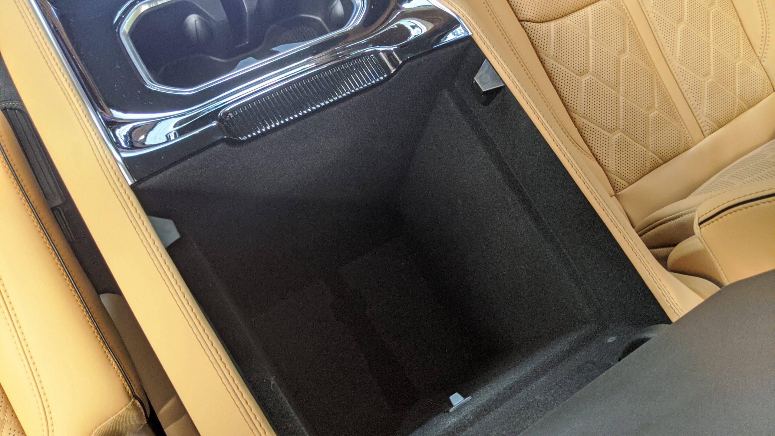 2023 Jeep Grand Wagoneer Series III 18 Stephen Rivers for Carscoops