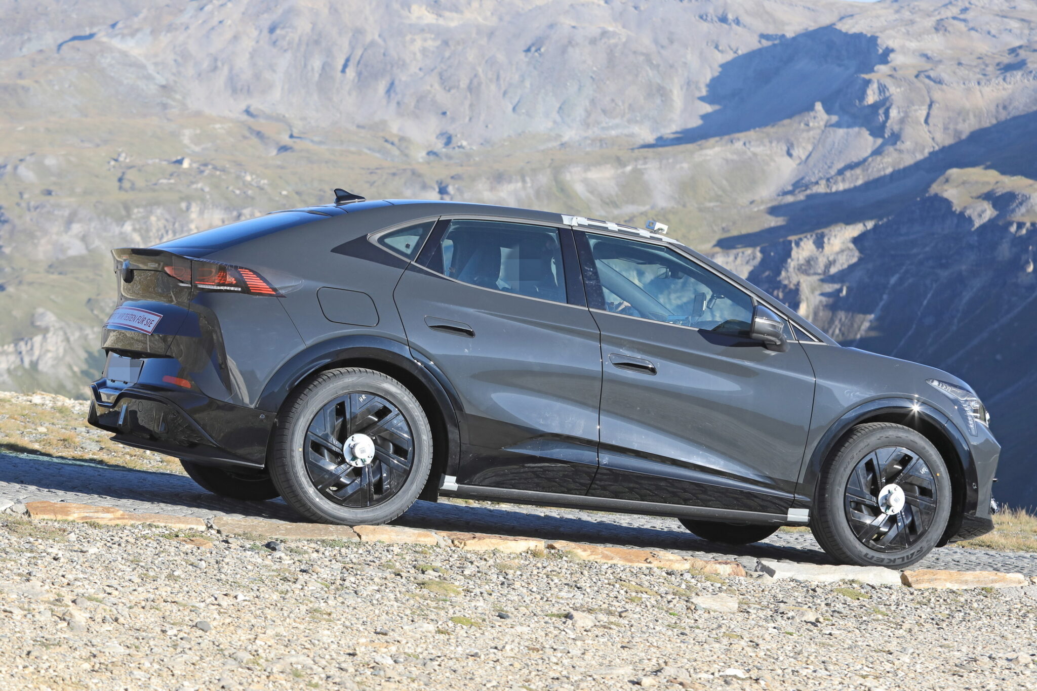  Foto zu Rebadged Cupra Tavascan For China Spotted Testing 