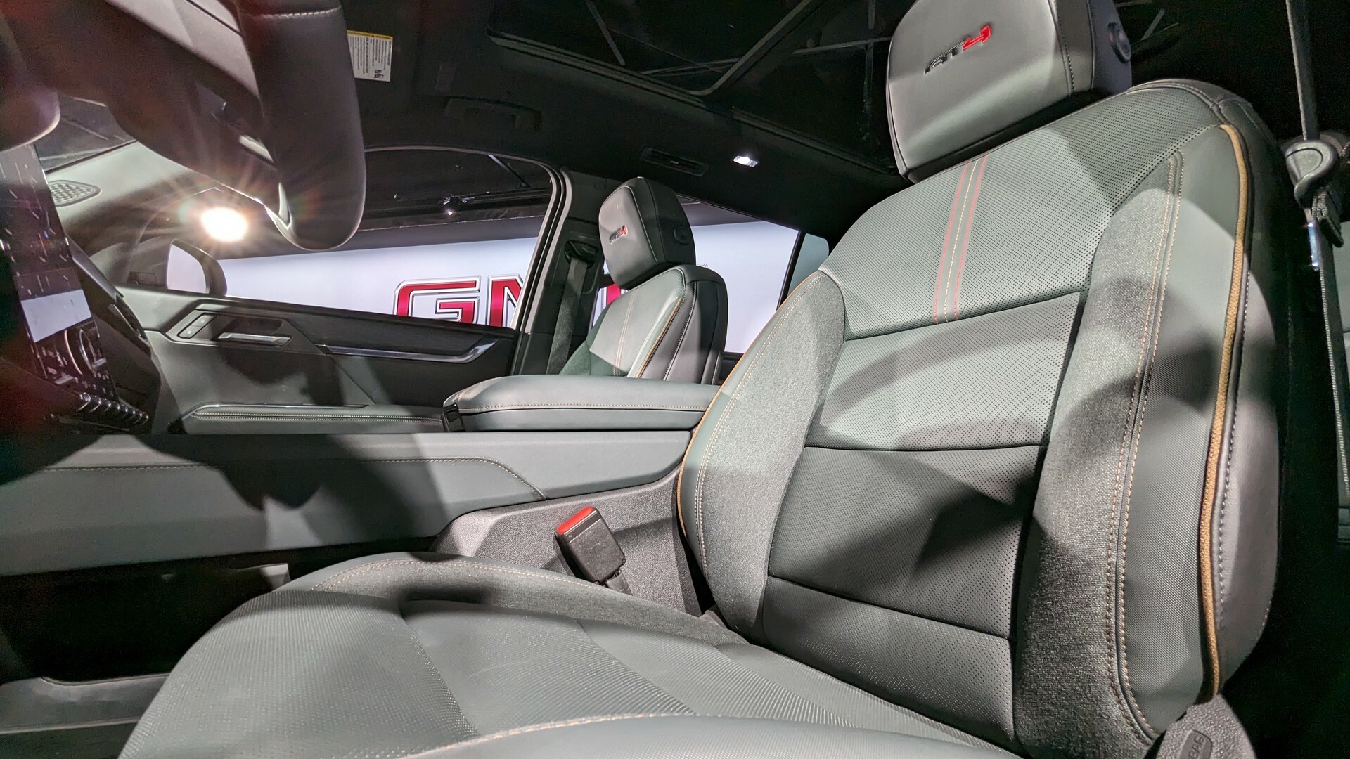 2024 GMC Acadia MG CarScoops 911 10