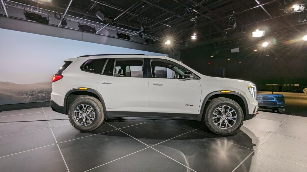 2024 GMC Acadia revealed