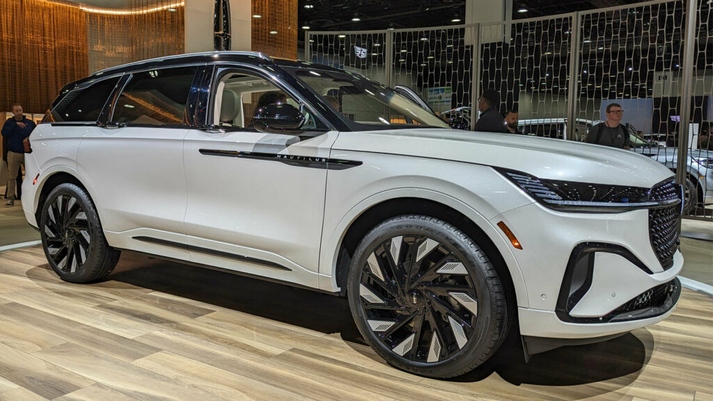 New Lincoln Star Electric SUV Concept Debuts In Detroit With A New Lick Of  Purple Paint