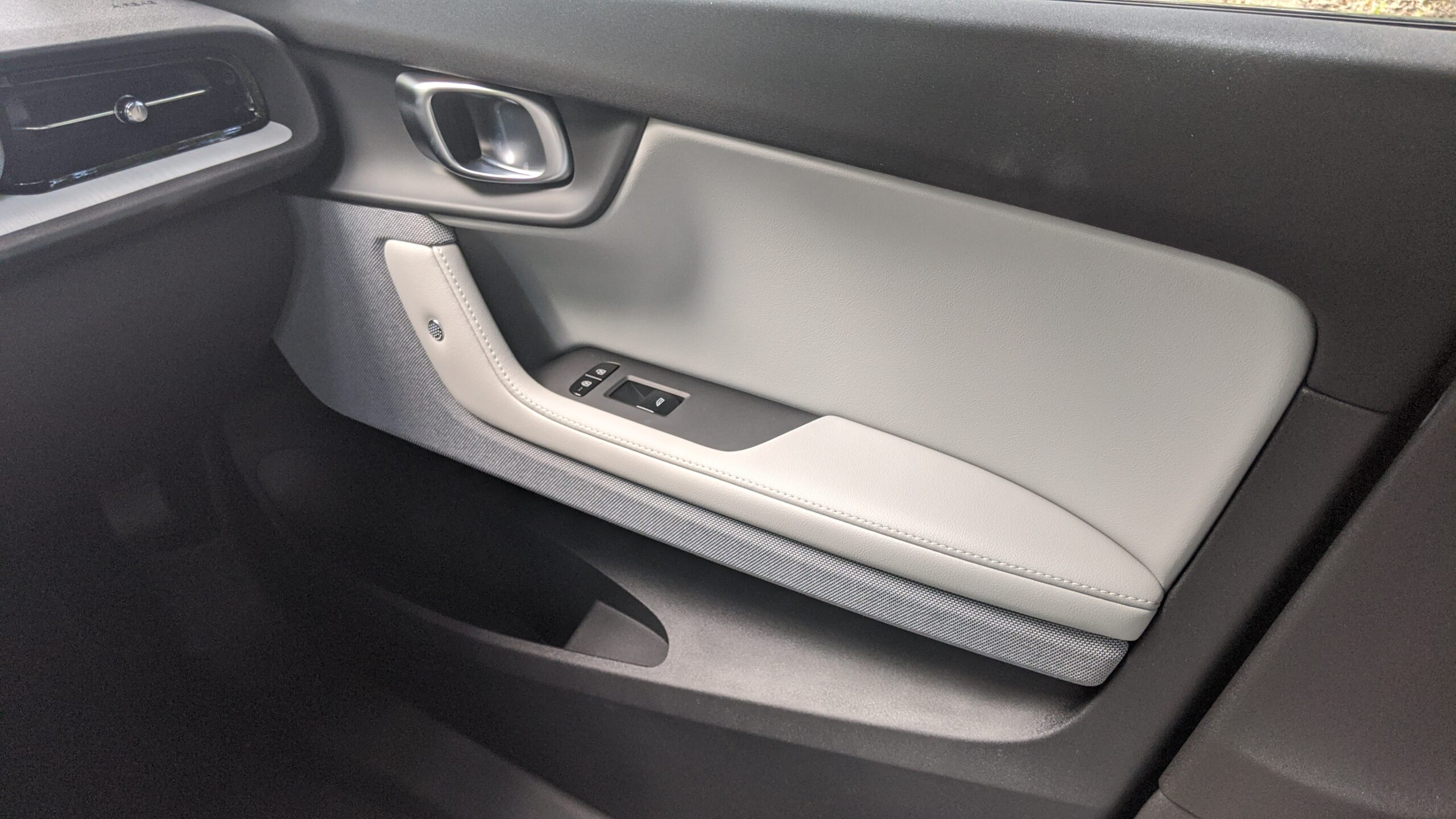 2024 Polestar 2 Stephen Rivers for Carscoops 58