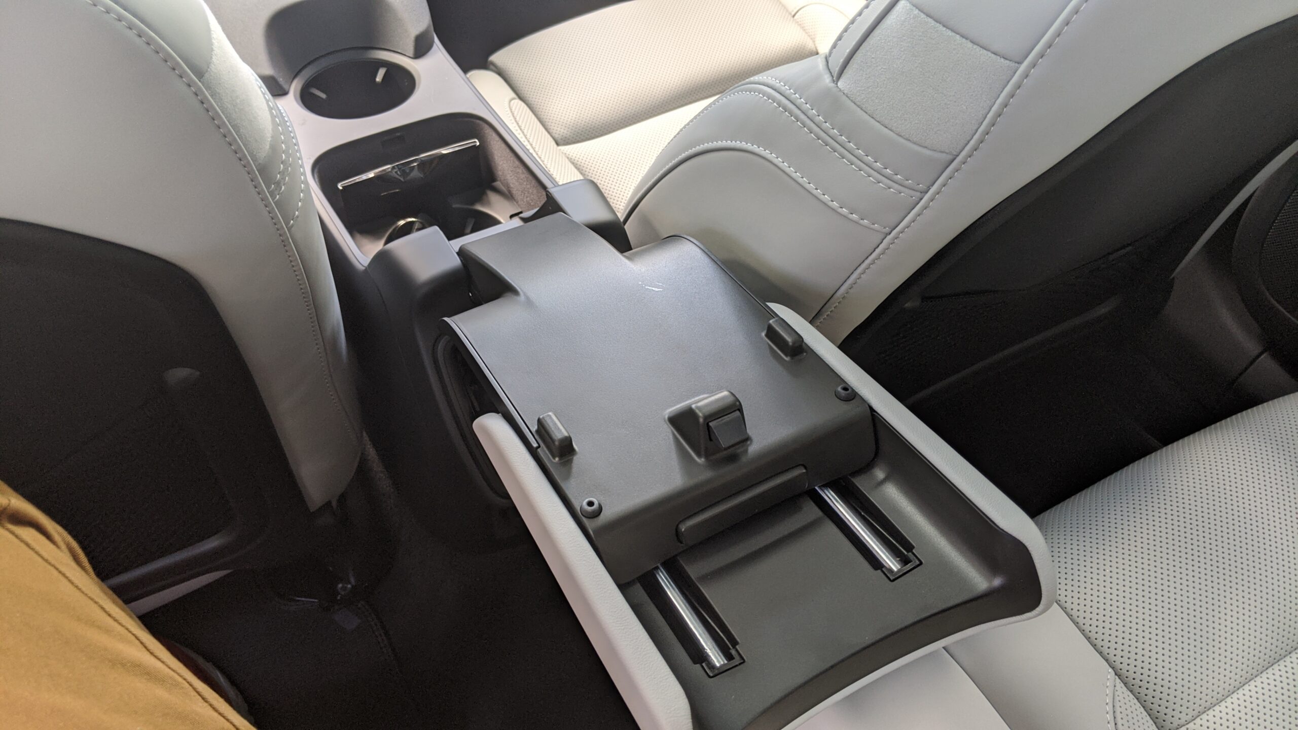 2024 Polestar 2 Stephen Rivers for Carscoops 61