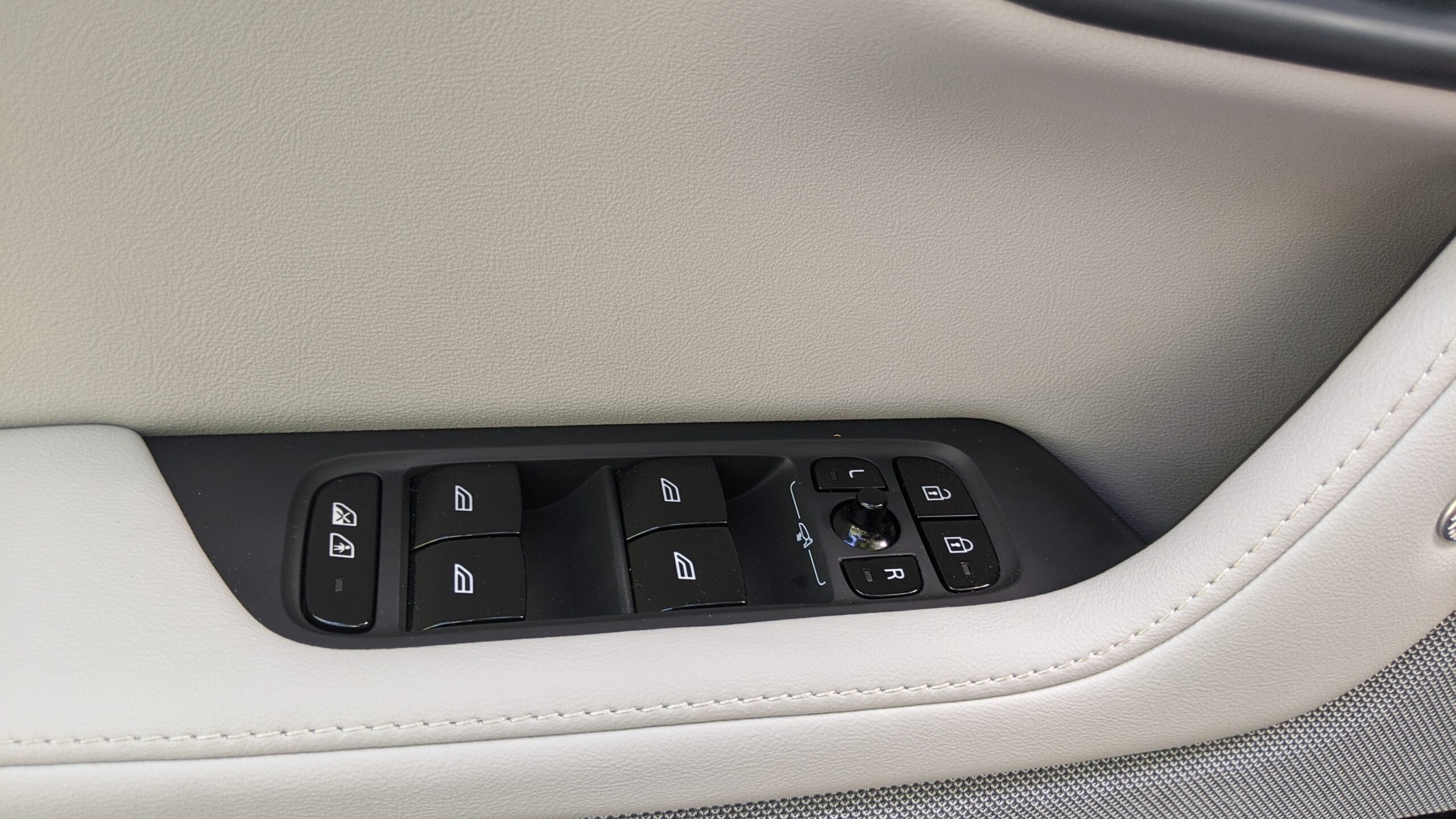 2024 Polestar 2 Stephen Rivers for Carscoops 71
