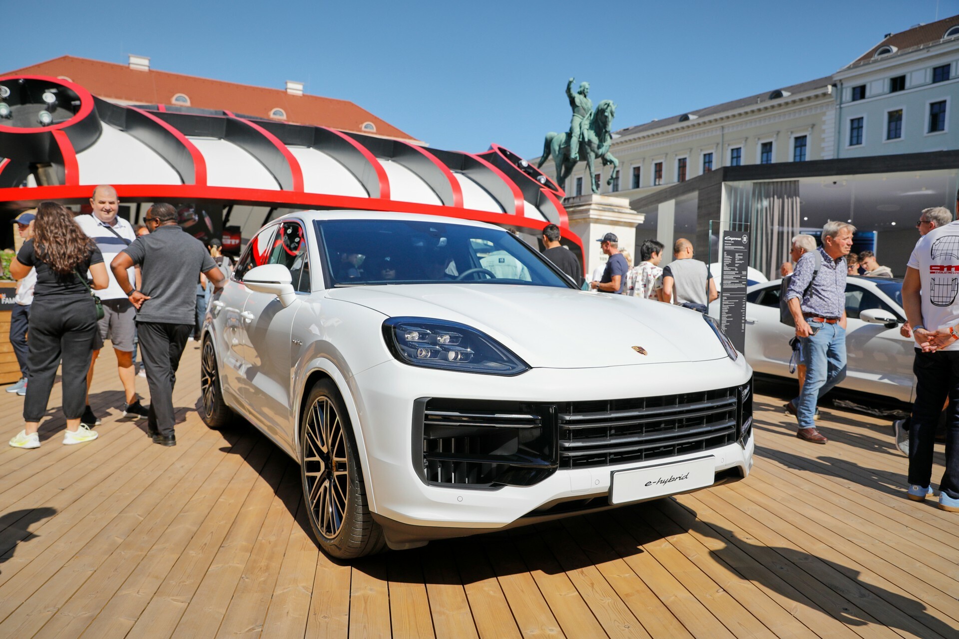 2024 Porsche Cayenne Turbo E-Hybrid - 1
