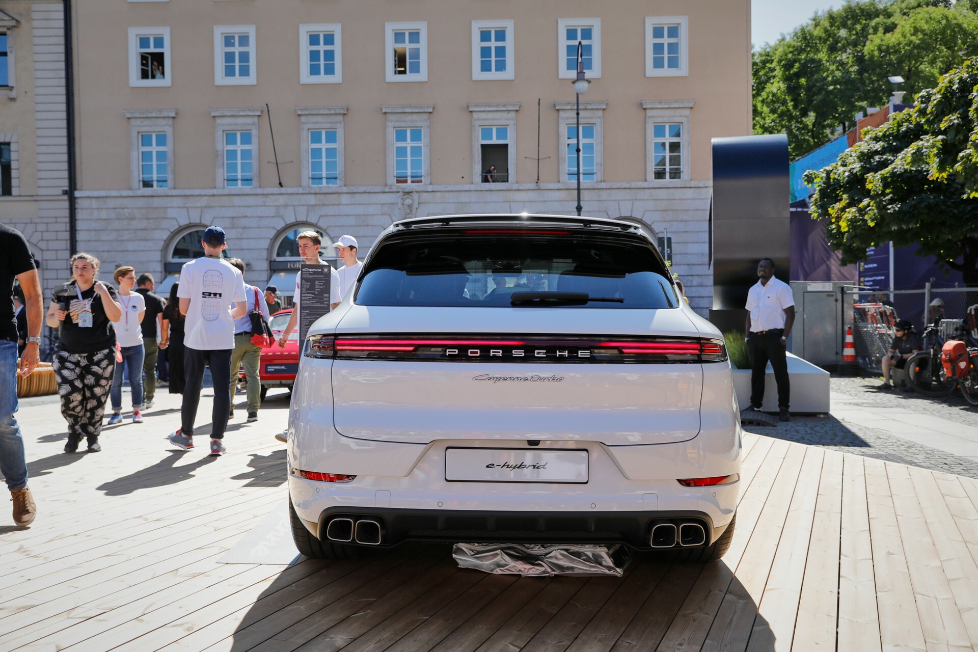 2024 Porsche Cayenne Turbo E-Hybrid - 10