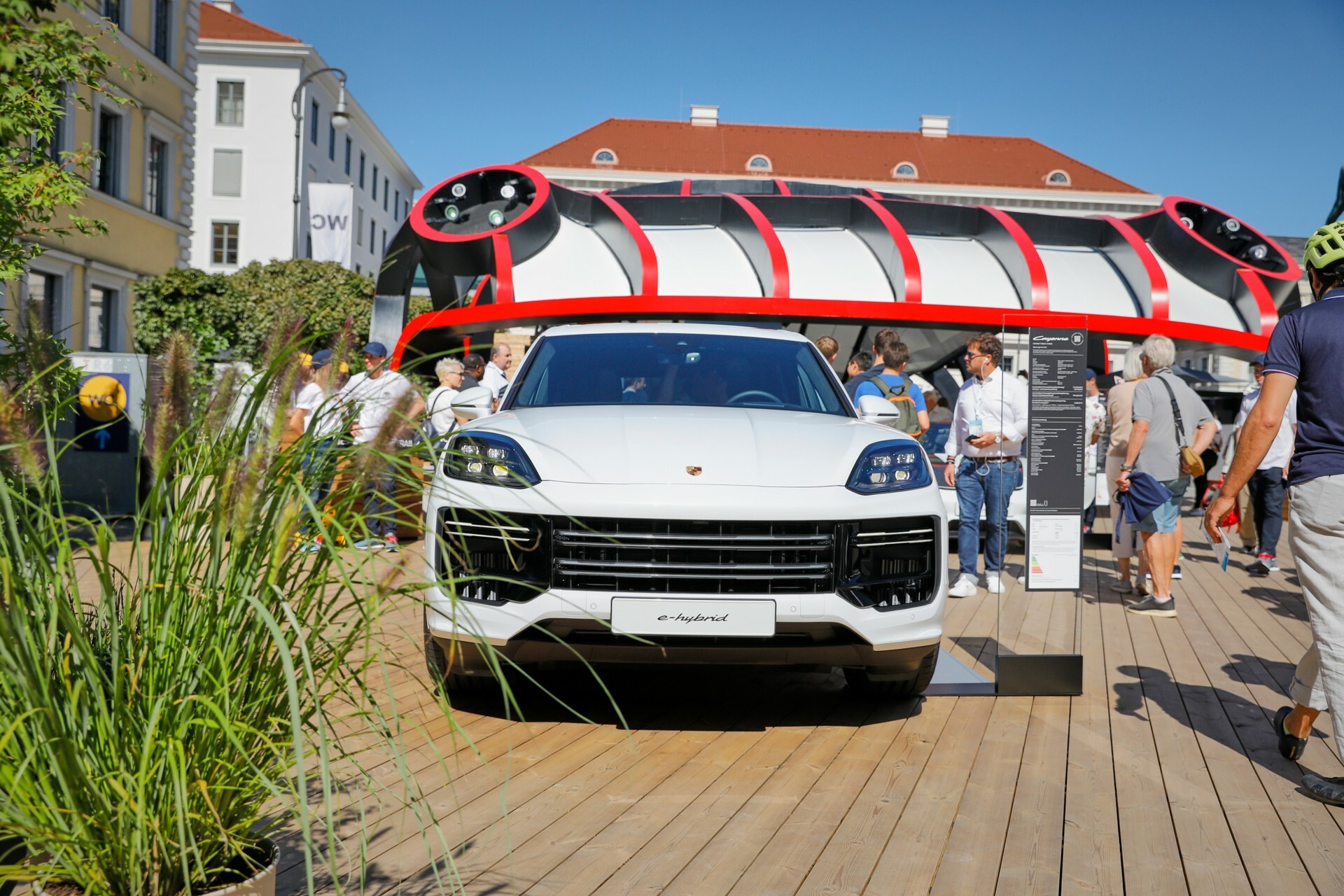 2024 Porsche Cayenne Turbo E-Hybrid - 3