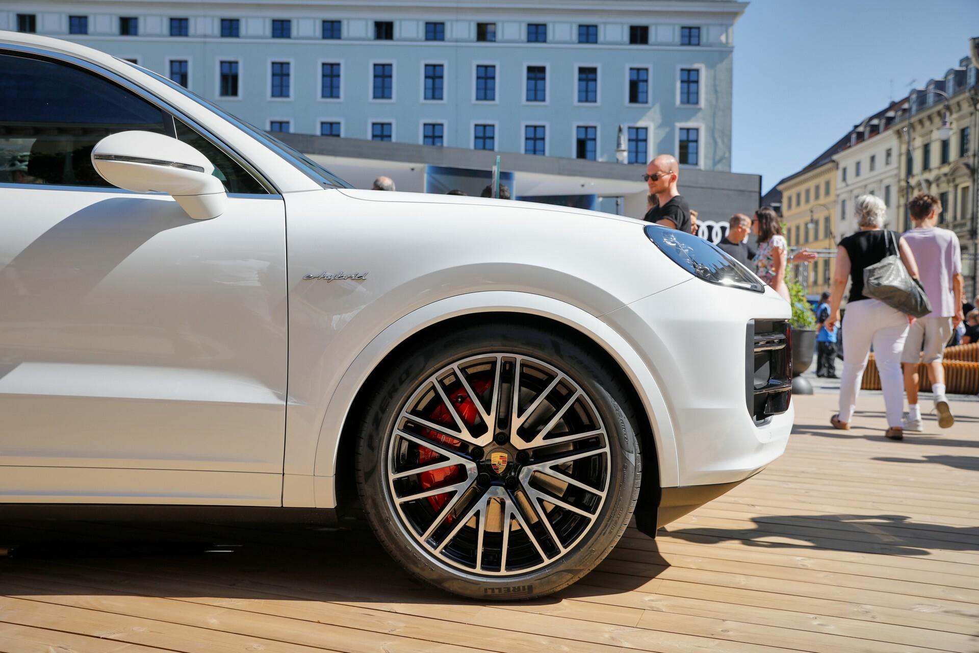 2024 Porsche Cayenne Turbo E-Hybrid - 8