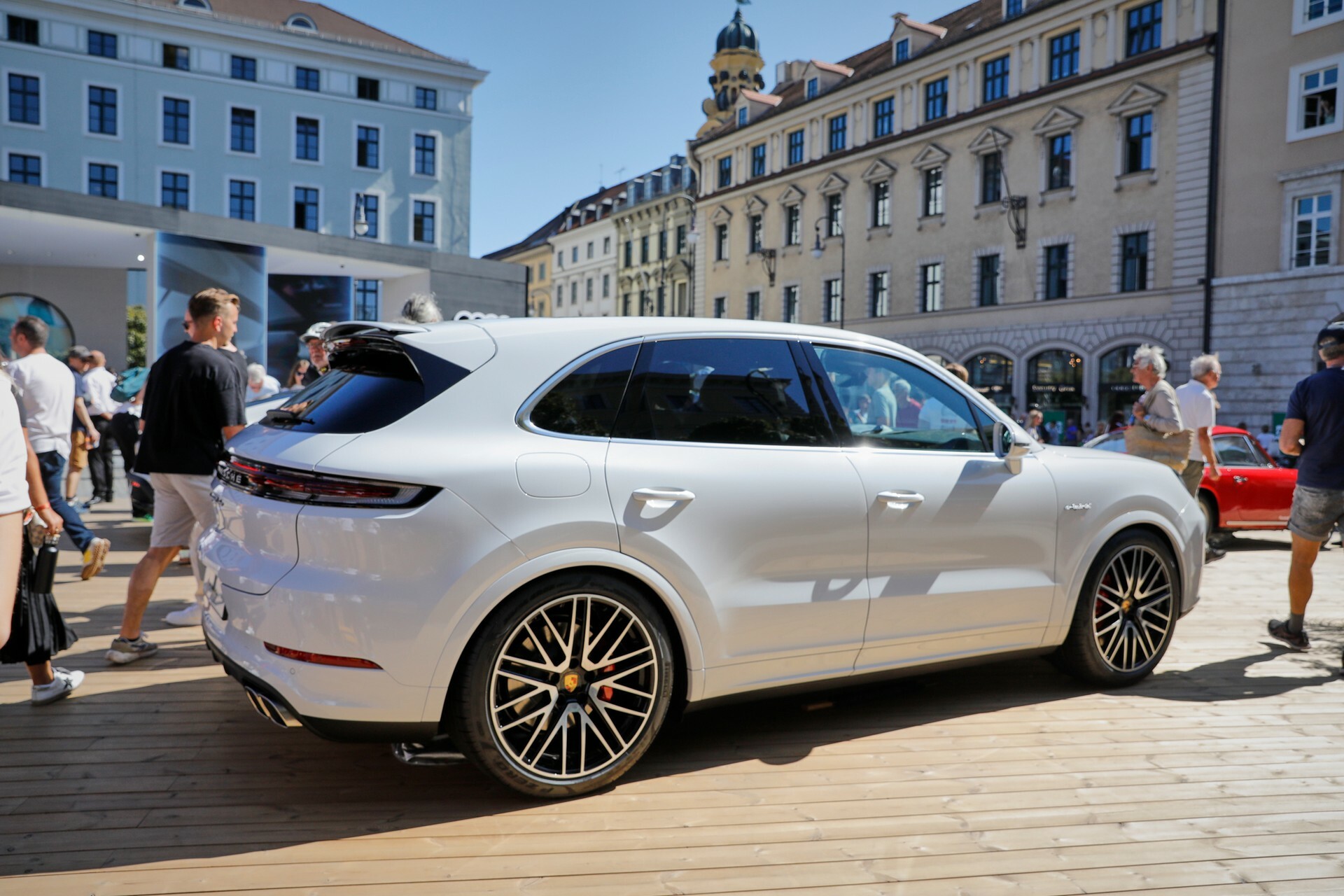 2024 Porsche Cayenne Turbo E-Hybrid - 9