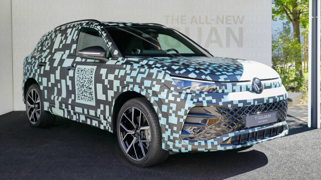  Camouflaged VW Tiguan Shows Up In Munich, Pretends We Haven’t Already Seen It Undisguised