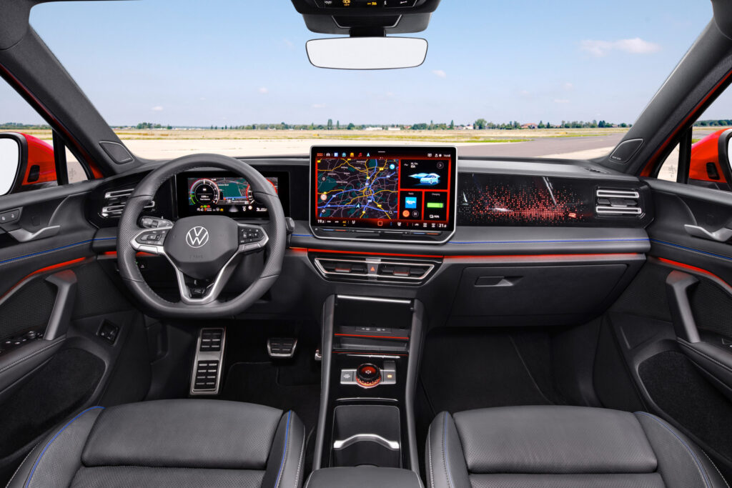 La VW Tiguan europea del 2024 si separa dal modello statunitense, la PHEV offre un'autonomia di 62 miglia elettriche